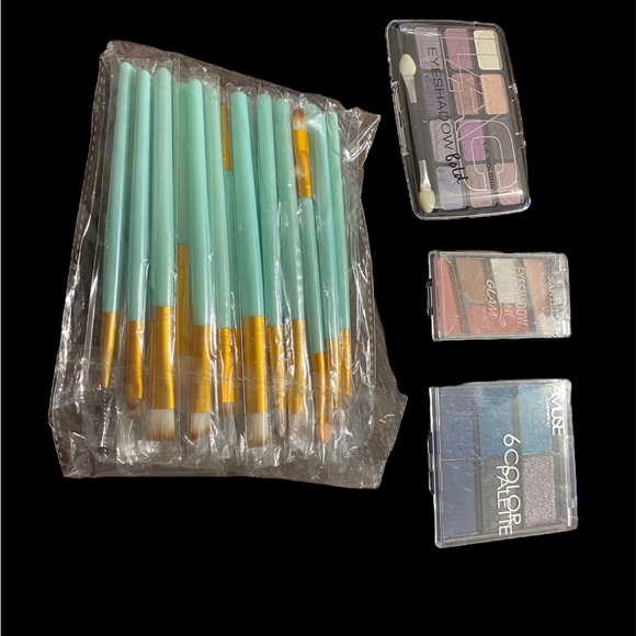 Makeup Lot (4 items) - Picture 3 of 9